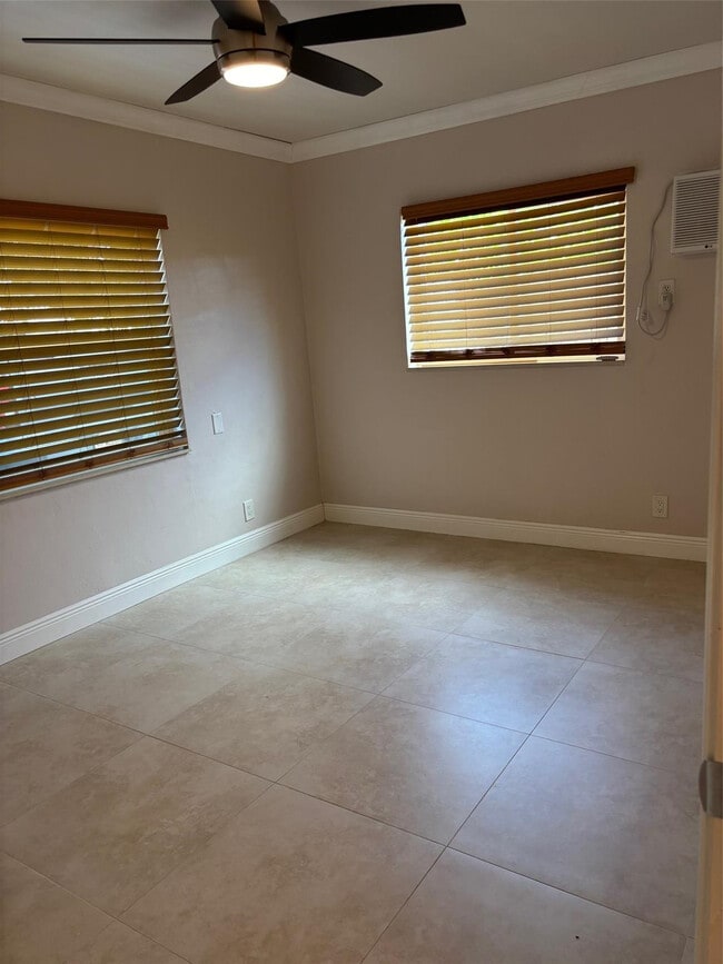 Building Photo - 1021 NE 24th Ave