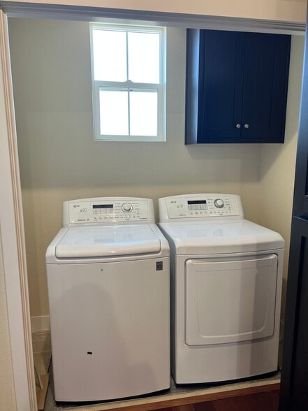 washer and dryer - 918 Arietta Dr