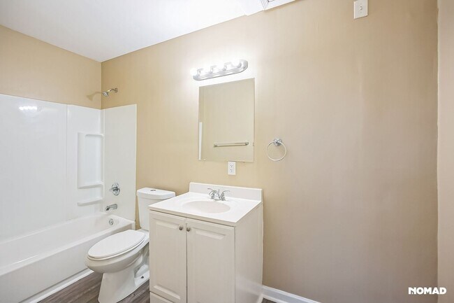 Building Photo - 1461 Centra Villa Dr SW