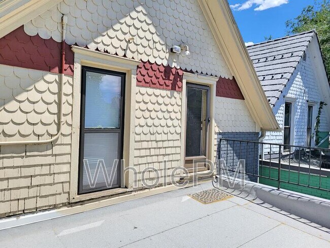 Building Photo - 721 Elati St