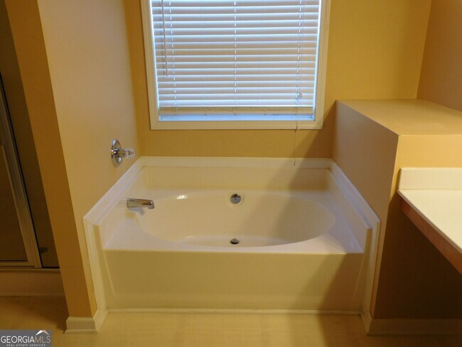 Building Photo - 566 Pond Lillies Rd SE