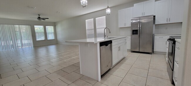 Building Photo - 2391 Beacon Landing Cir