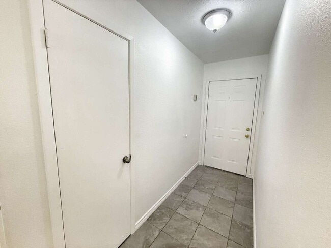 Building Photo - Move-In Special: 1 Month FREE (Applied to ...