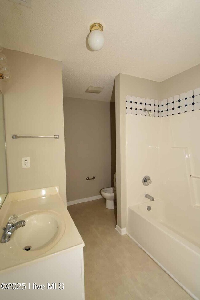Building Photo - 1122 Turtle Creek Rd