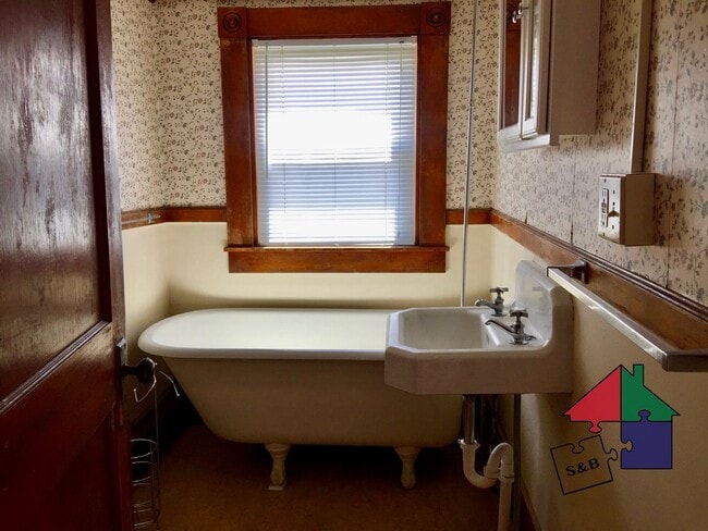 Building Photo - 37 Church Hill Rd