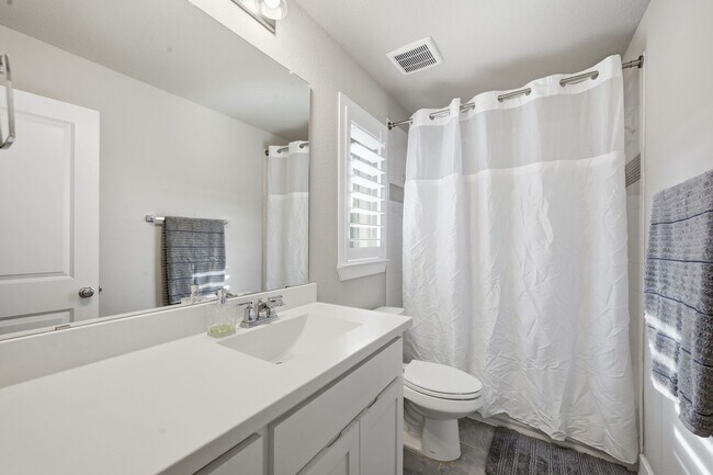Building Photo - Luxury 5 bed 7 bath two story in Rockwall with grand double doors, soaring 19 foot ceilings, chef...