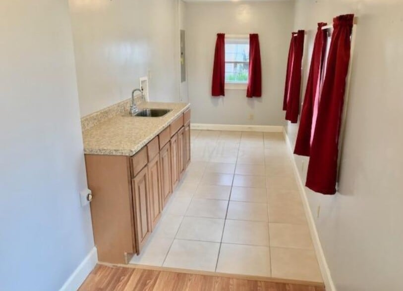 First floor laundry - 711 E 6th Ave