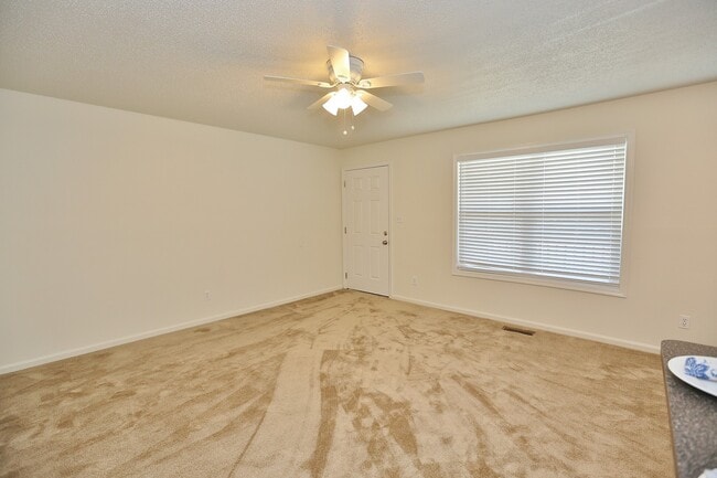Building Photo - READY 11-03-25!! Completely Updated 2-Bedr...
