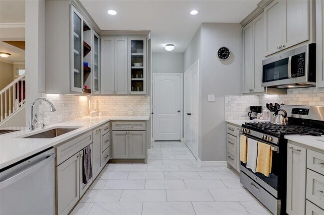 Building Photo - 5339 Canyon Hollow Dr