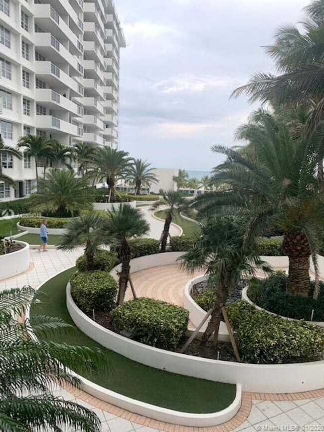 Building Photo - 100 Lincoln Rd