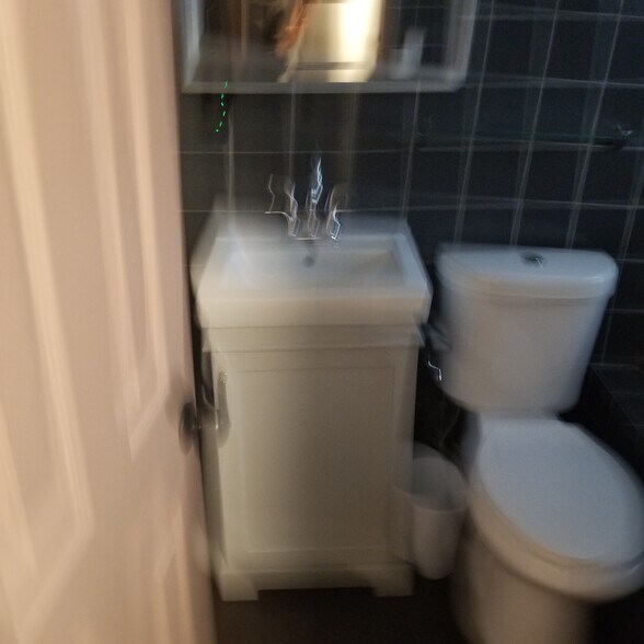 Building Photo - 1952 Madison St