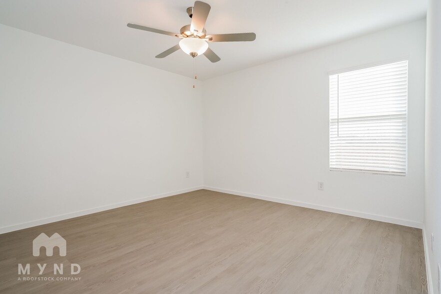 Building Photo - 2749 Ctr Crk Ln