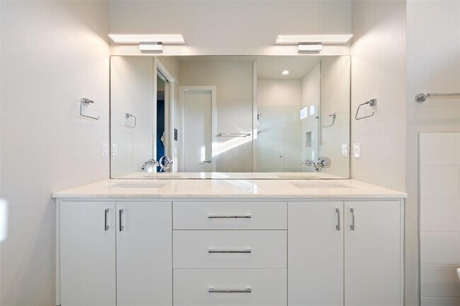 Building Photo - 4325 Banister Ln