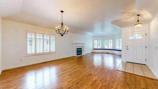 Building Photo - 7971 Oakmont Dr