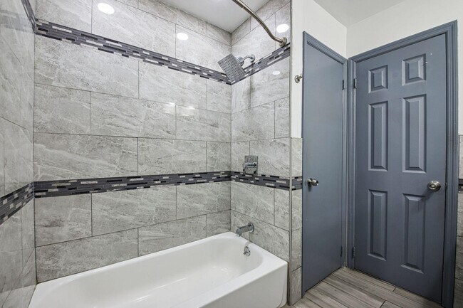 Building Photo - 13 Carlton Ave