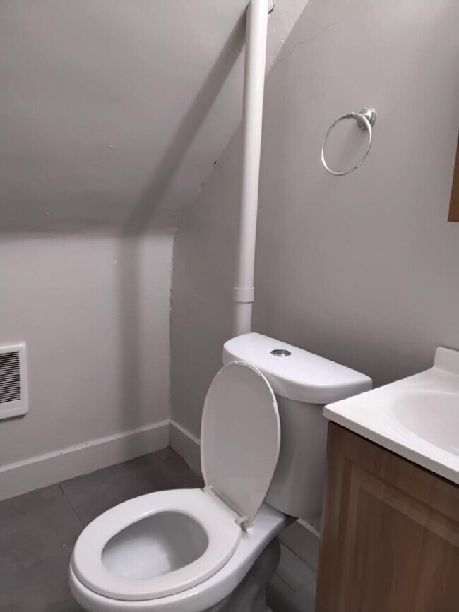 Building Photo - 2215 E 80th St