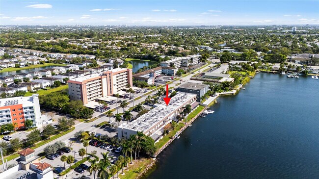 Building Photo - 1100 Crystal Lake Dr