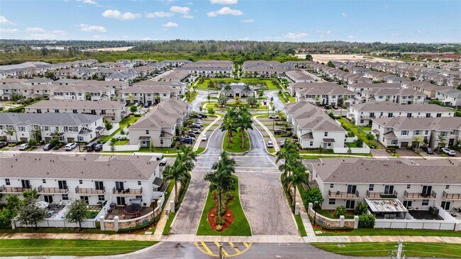 Building Photo - 765 SE 19th St