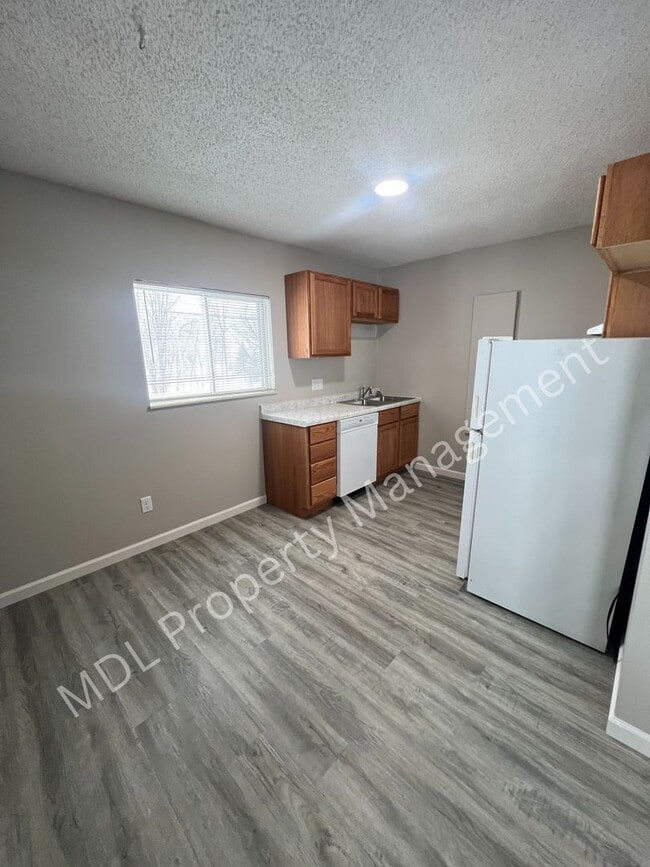 Building Photo - Thomas White Apartments*