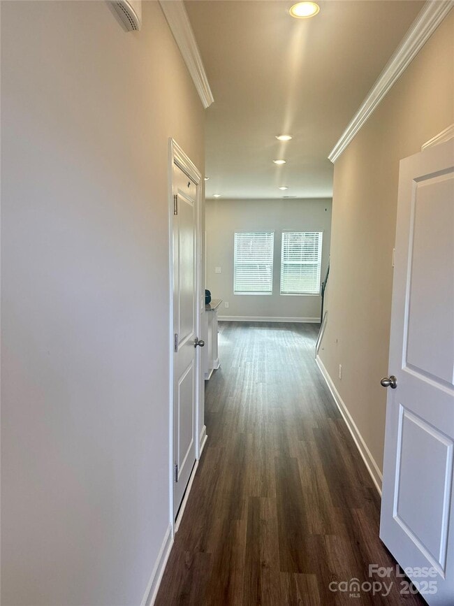 Building Photo - 4159 Smt Wds Dr