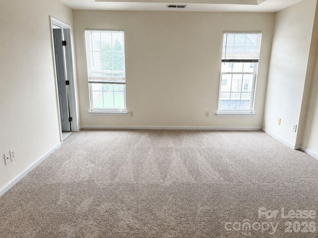 Building Photo - 913 Tiger Ln