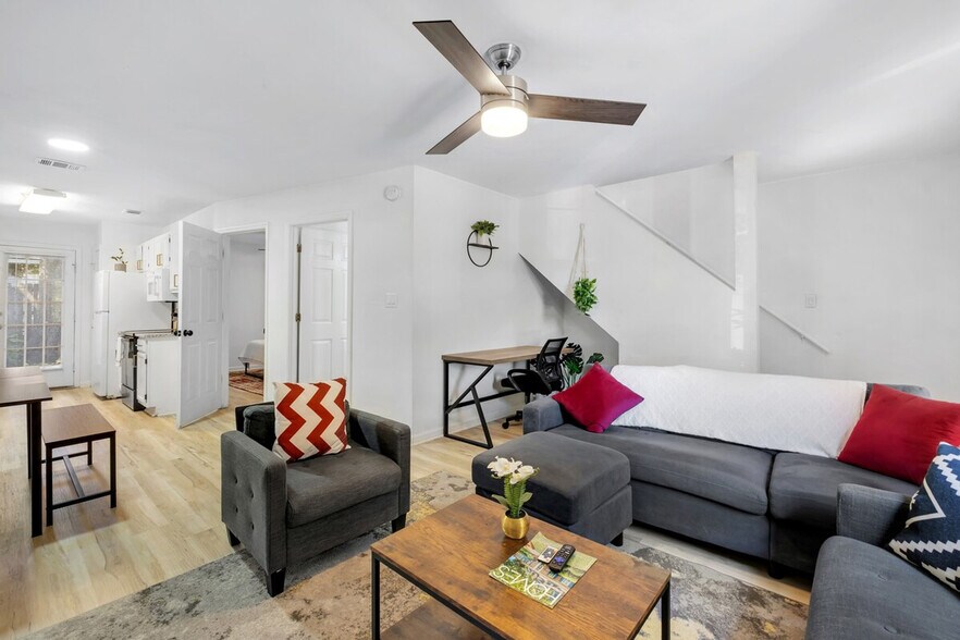 Primary Photo - 836 Richmond St