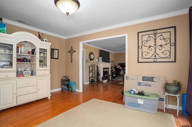 Building Photo - 3 Bedroom 2 Bath 2 Carport Rental  in Lind...