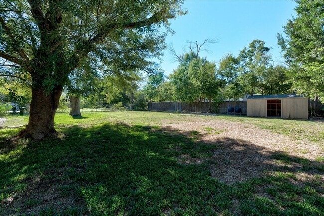 Building Photo - 13314 Briar Hollow Dr