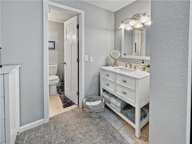 Building Photo - 13316 NE 137th Pl