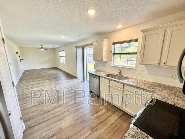 Building Photo - 227 Hardwood Dr