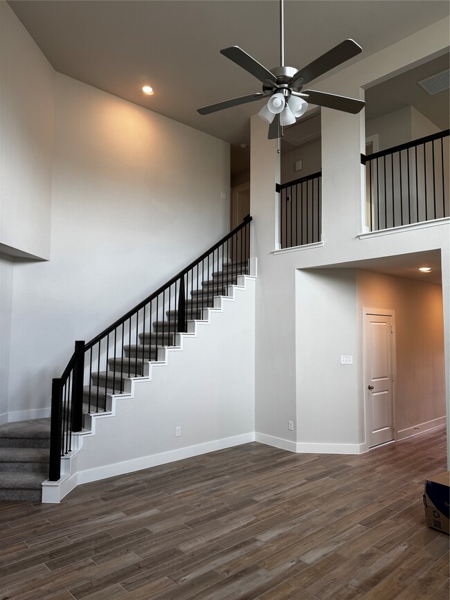 Building Photo - 359 Twin Lakes Blvd W