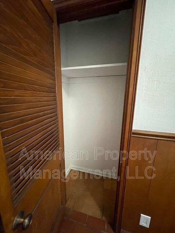 Building Photo - 5102 E 33rd St