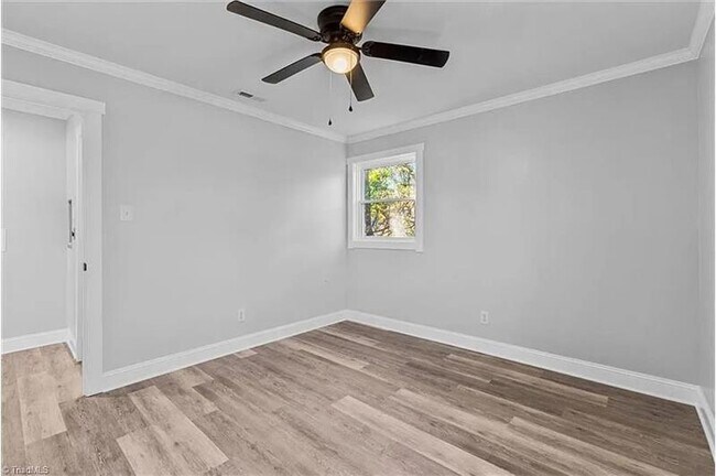 Building Photo - 1501 Earl Dr