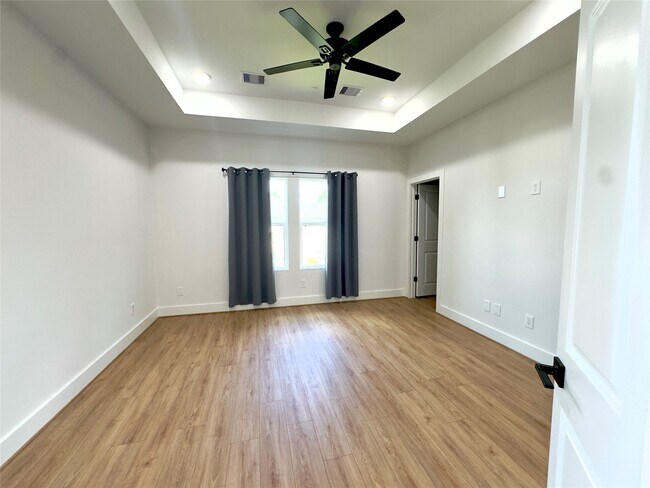 Building Photo - 7819 Colonial Ln