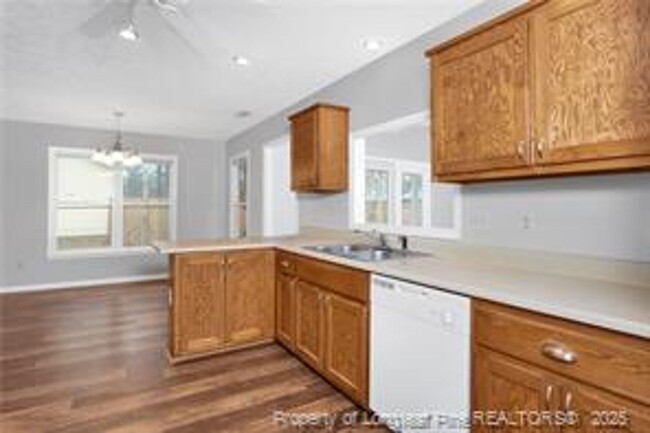 Building Photo - 5028 Shimmer Dr