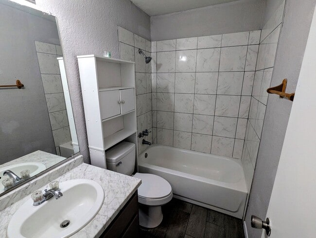 Building Photo - Anderson