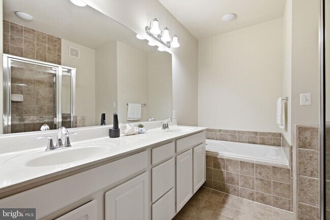 Building Photo - 13624 Dover Cliffs Pl