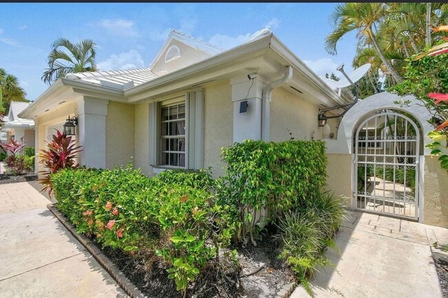 Building Photo - 9293 Heathridge Dr