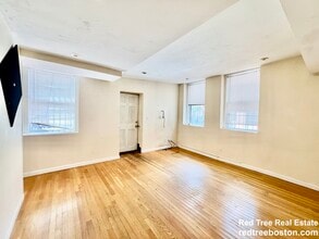 Building Photo - 108 Myrtle St