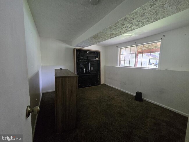 Building Photo - 1409 Rossiter Ct