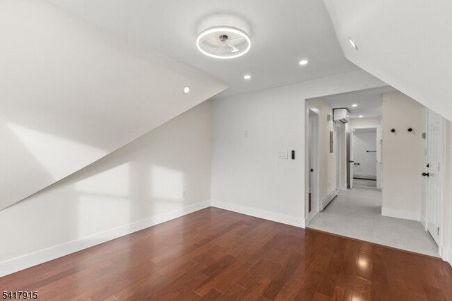 Building Photo - 633 Lafayette Ave