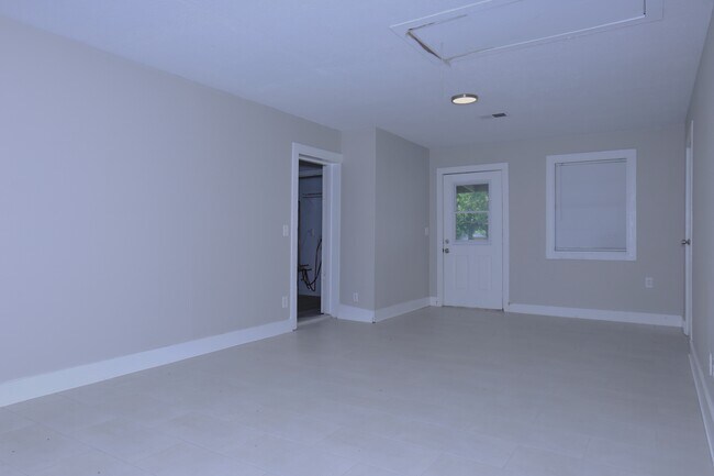 Building Photo - 1117 County Rd 515