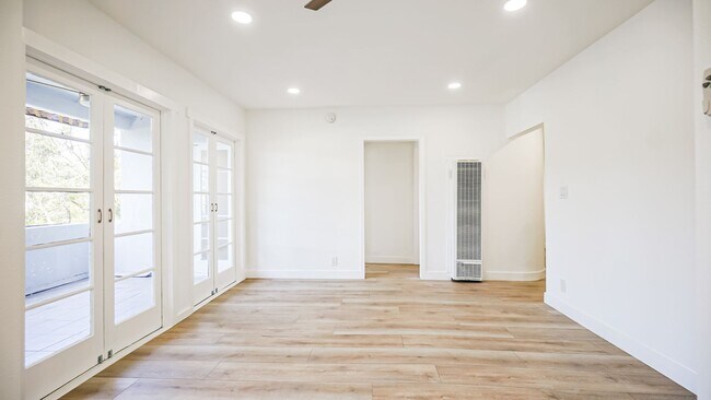 Building Photo - 2065-2067 1/2 Ivar
