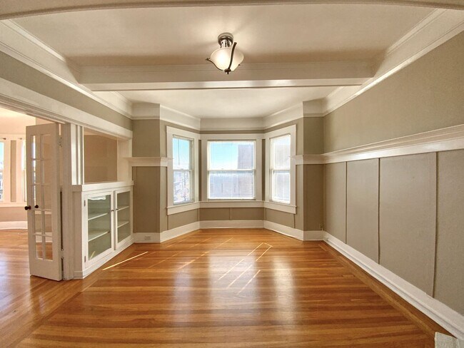 Building Photo - 1BR W/ Bonus Room. In-Unit LAUNDRY! DISHWASHER! PARKING AVAILABLE!