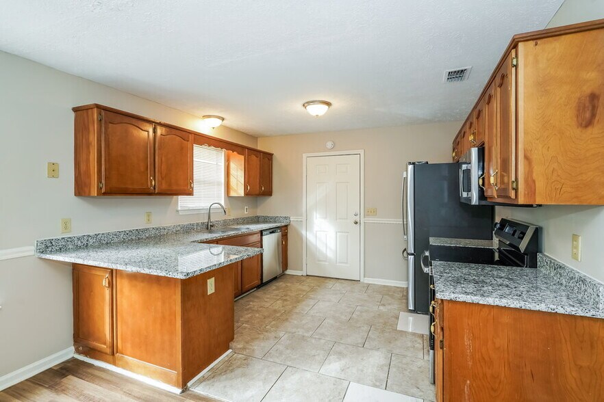 Building Photo - 315 Pine Ridge Ln