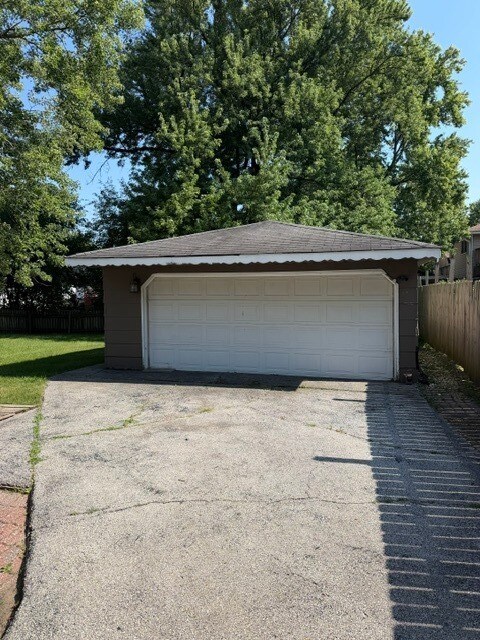 Building Photo - 450 E Mulberry Ct