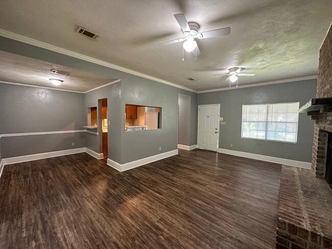 Building Photo - Eastside duplex by Costco avail now!