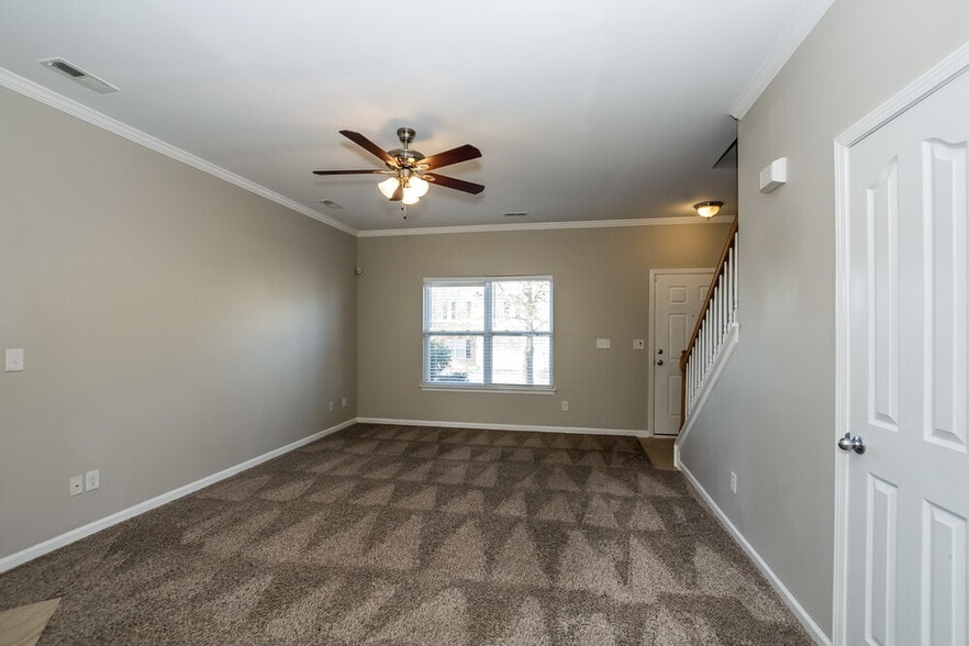 Building Photo - 1733 Larne Cir