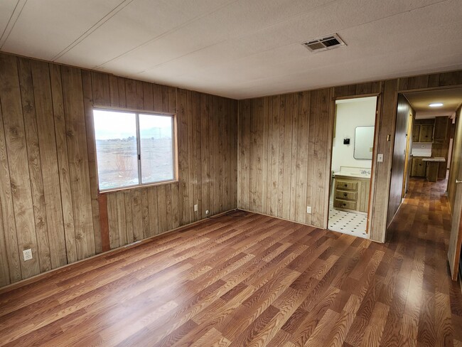 Building Photo - 1111 Hardy Ln