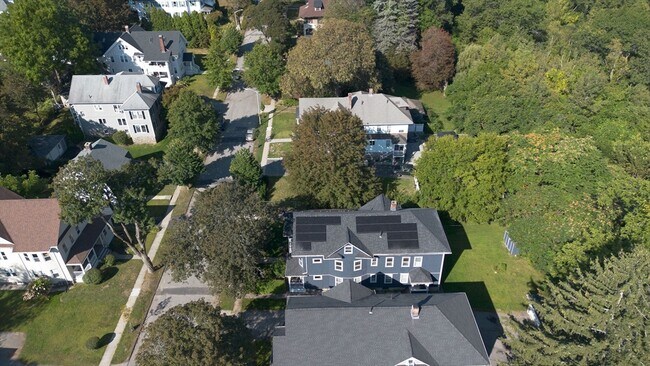 Building Photo - 4 Clearview Ave